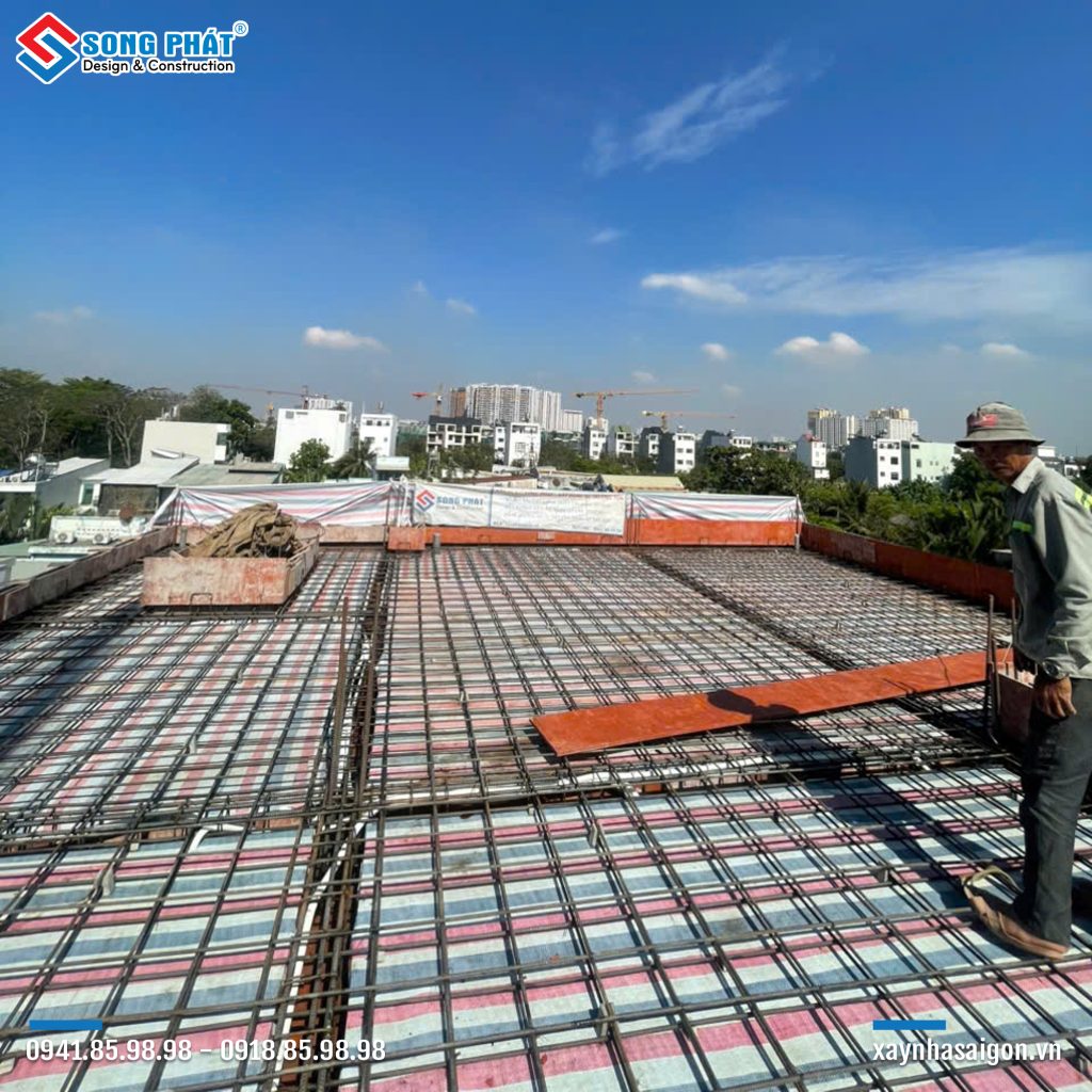 10/03 Hoàn thiện đi thép sàn mái