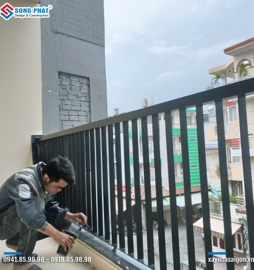 07/07 dặm sơn hoàn thiện lan can.
