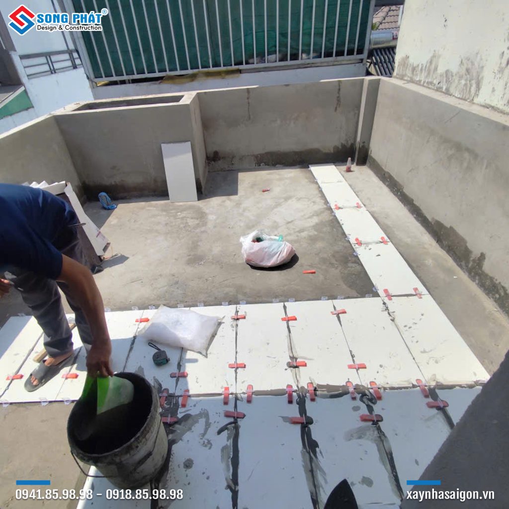 11/04 Ốp gạch sàn sân thượng