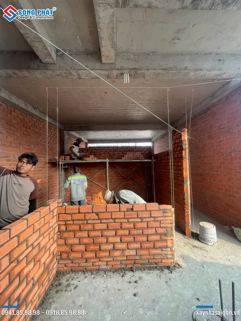 12/03 xây tường ngăn lầu 3