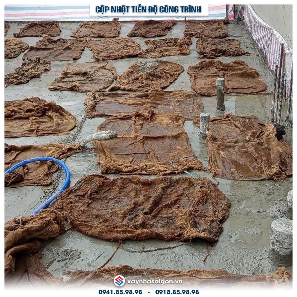 Bao che, tưới ẩm bảo dưỡng bê tông sàn