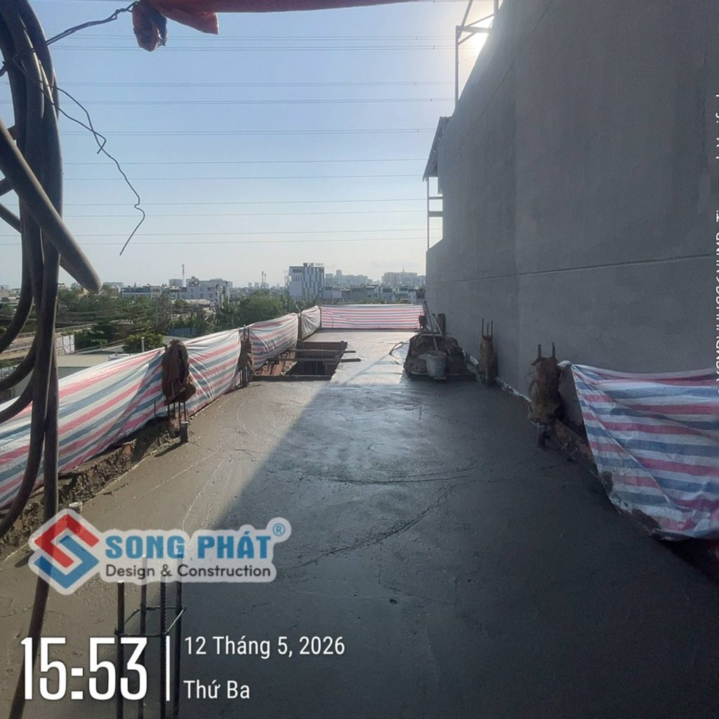 12/05 Hoàn thiện đổ bê tông sàn sân thượng