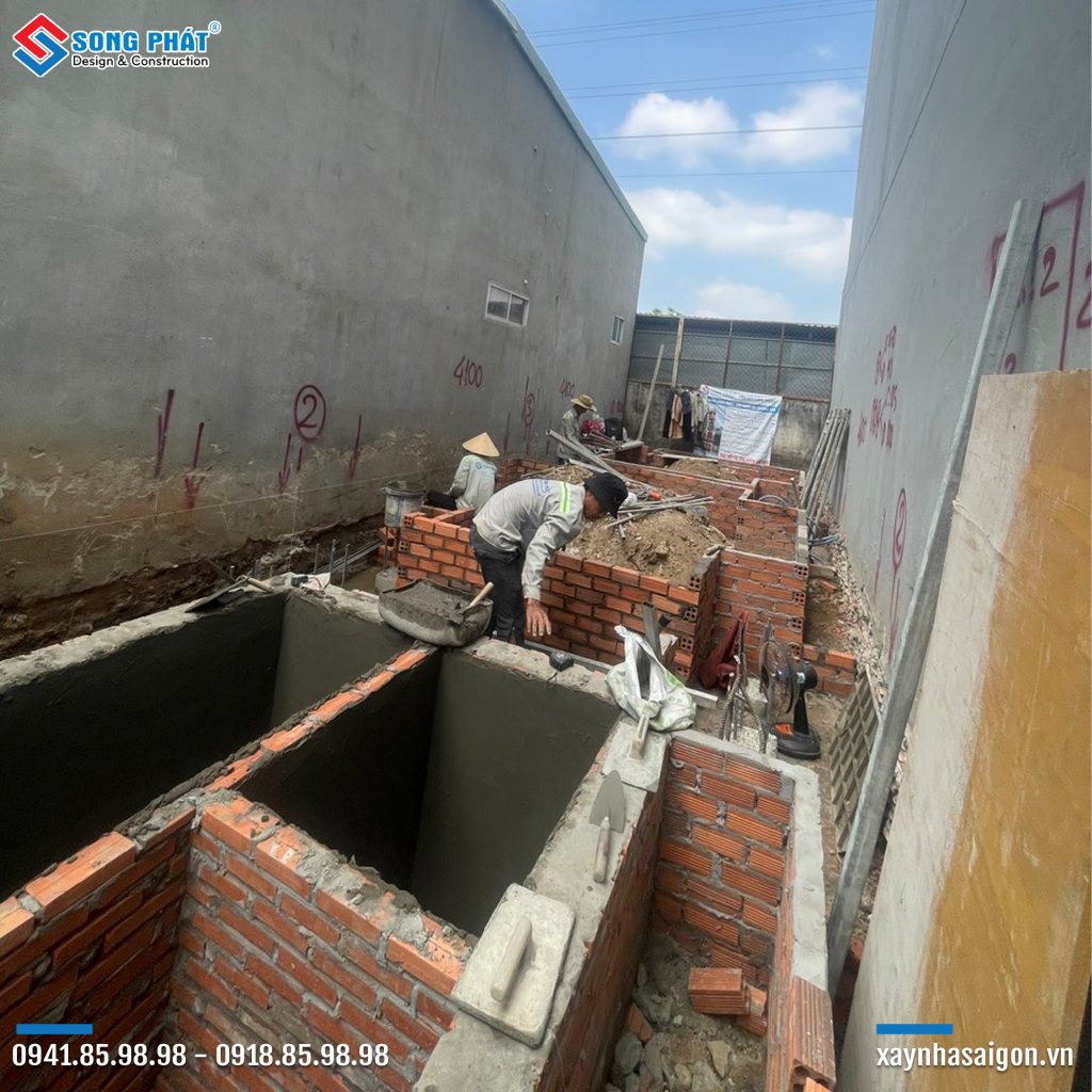 27/03 Xây tô hầm tự hoại