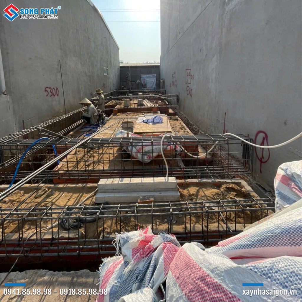 01/04 Hoàn thiện đi thép giằng móng