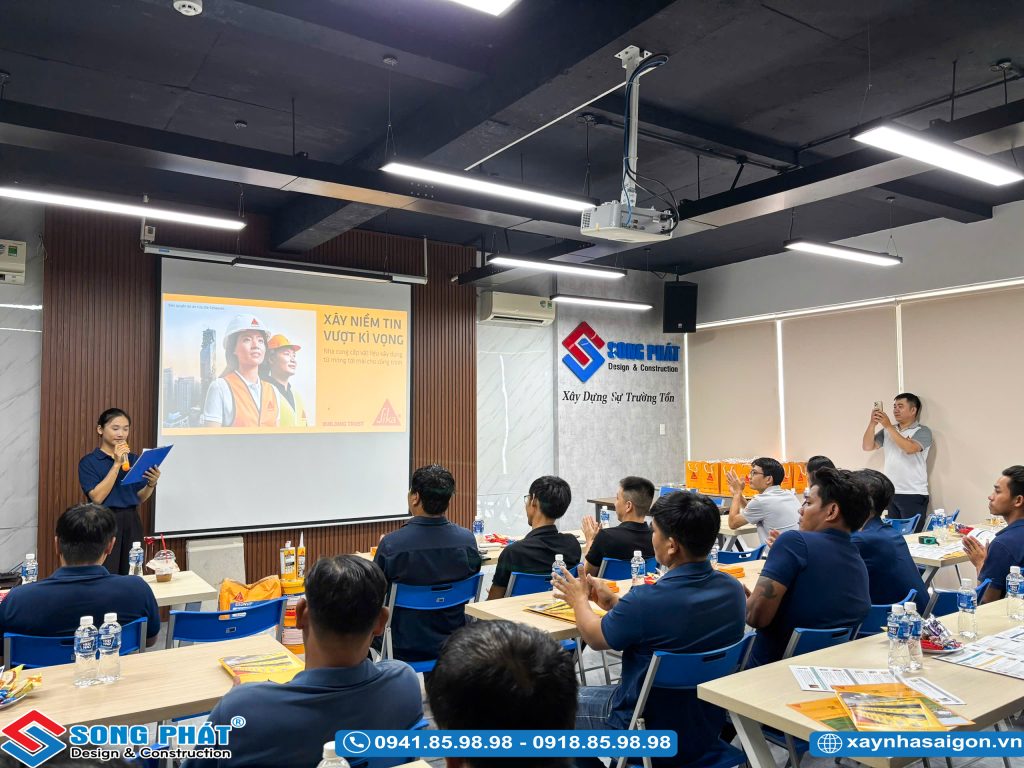 Đội ngũ kỹ thuật Song Phát tập trung đông đủ trong buổi đào tạo chuyên đề chống thấm cùng đại diện Sika.