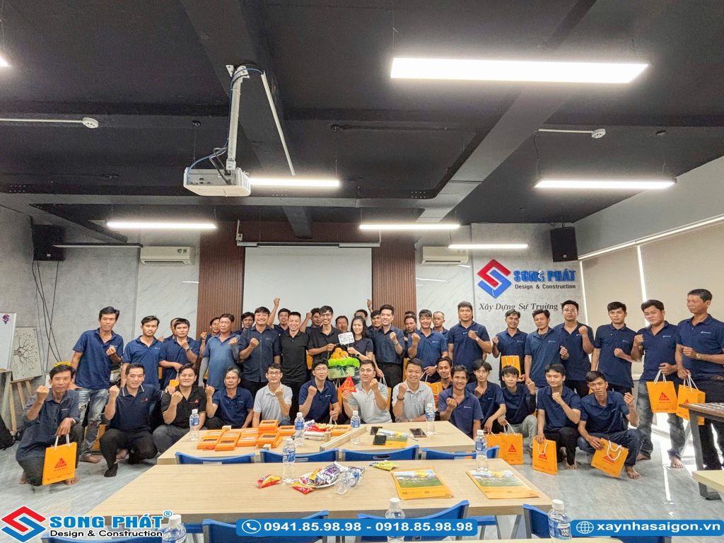Đại gia đình Song Phát cùng đại diện Sika Việt Nam chụp ảnh lưu niệm, khép lại buổi đào tạo thành công rực rỡ.